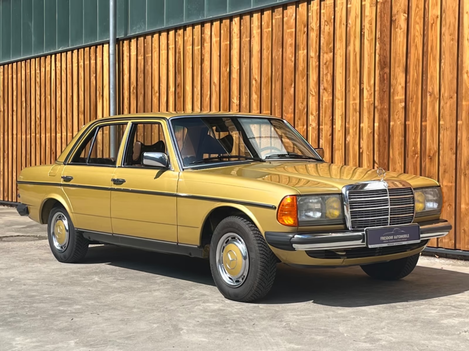 Image of Mercedes W123